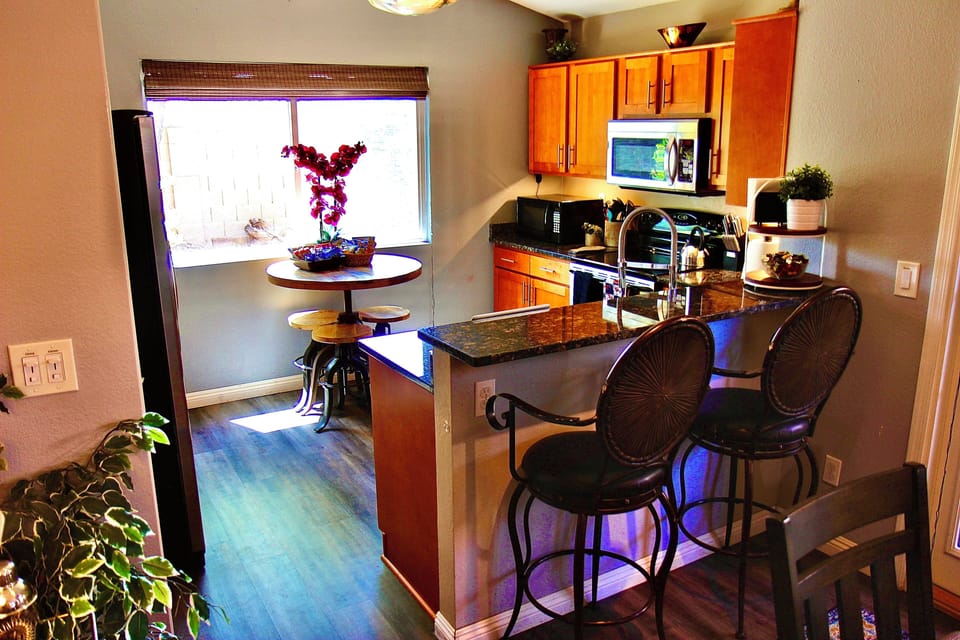 Breakfast Bar (Seats 2) & Kitchen View