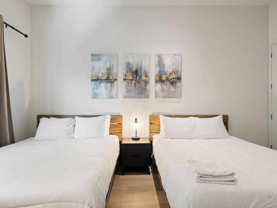 2nd Floor: 2nd Bedroom featuring 2 Queen Beds, a Smart TV, and an ensuite bathroom.