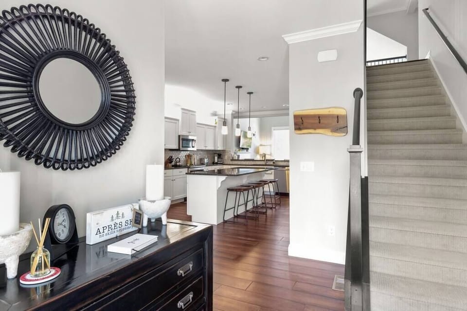 Brand new, gorgeous townhome minutes to Stowe Mtn! (5)