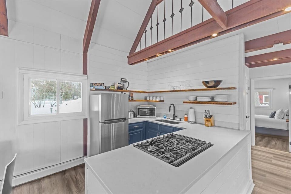 New Stowe remodel, perfect location,many amenities (7257)