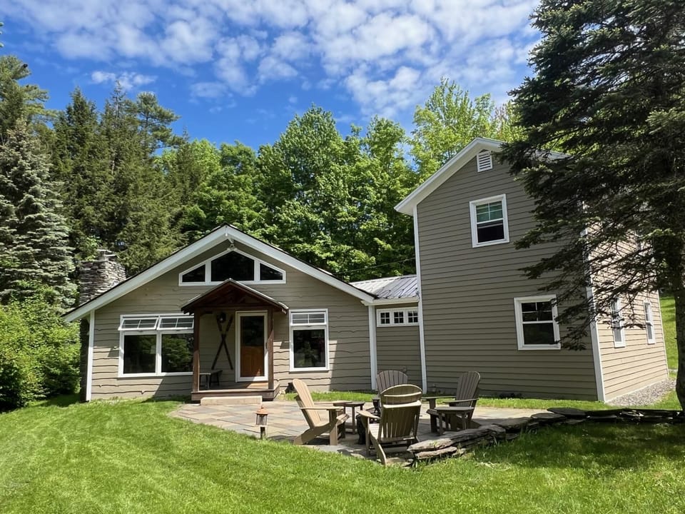 Vintage Vibes Haven in Stowe, Records & Firepit! (3831)