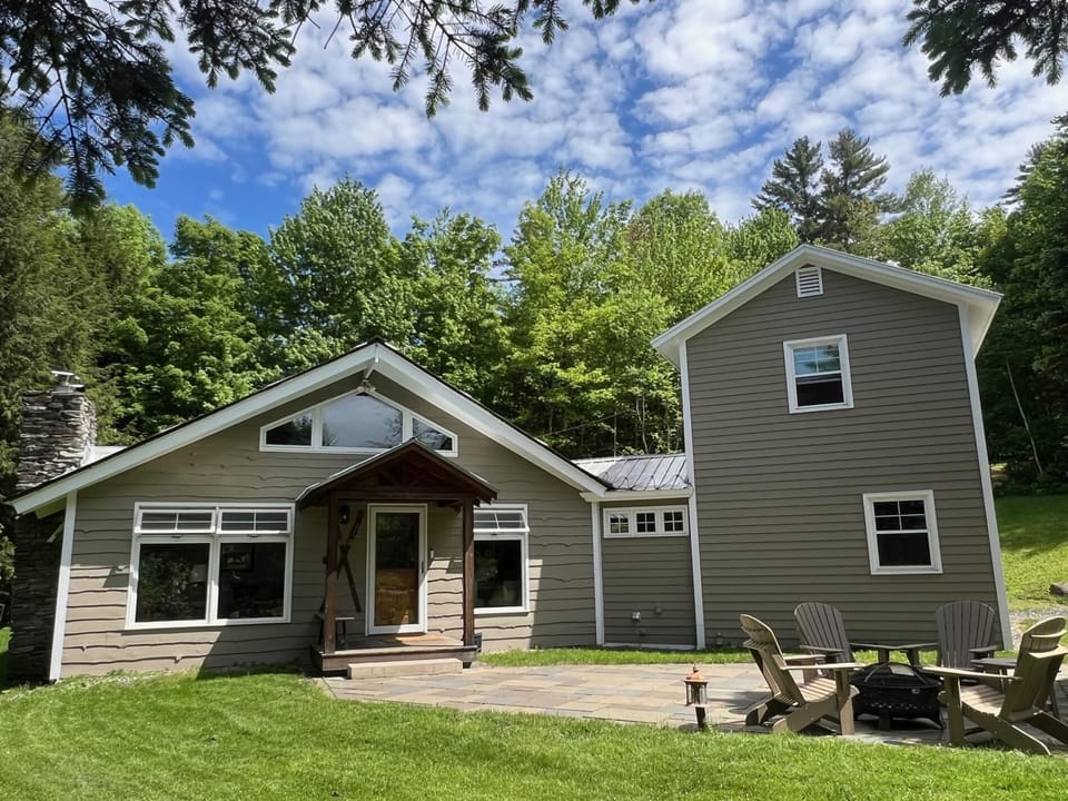 Vintage Vibes Haven in Stowe, Records & Firepit! (3840)