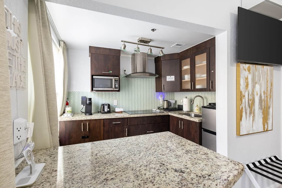 full kitchen