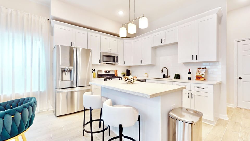 Sleek and modern kitchen that meets your every need when cooking. 