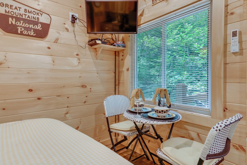 Dining Area | Dishware & Flatware Provided