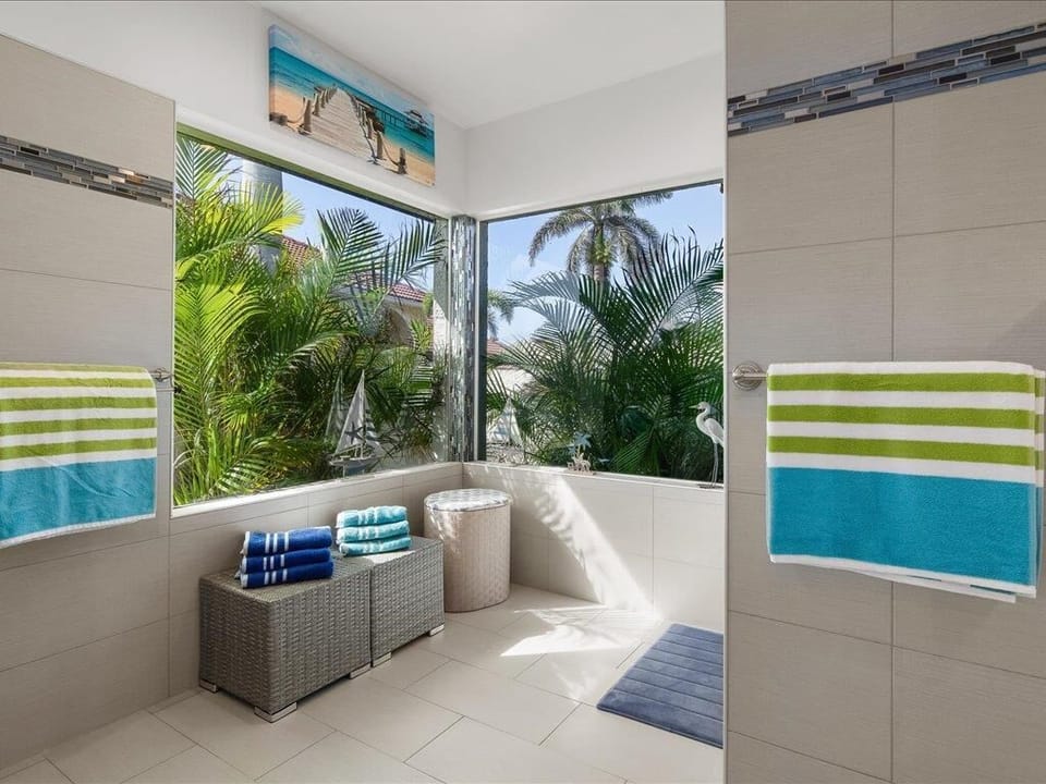 Main Ensuite Bath