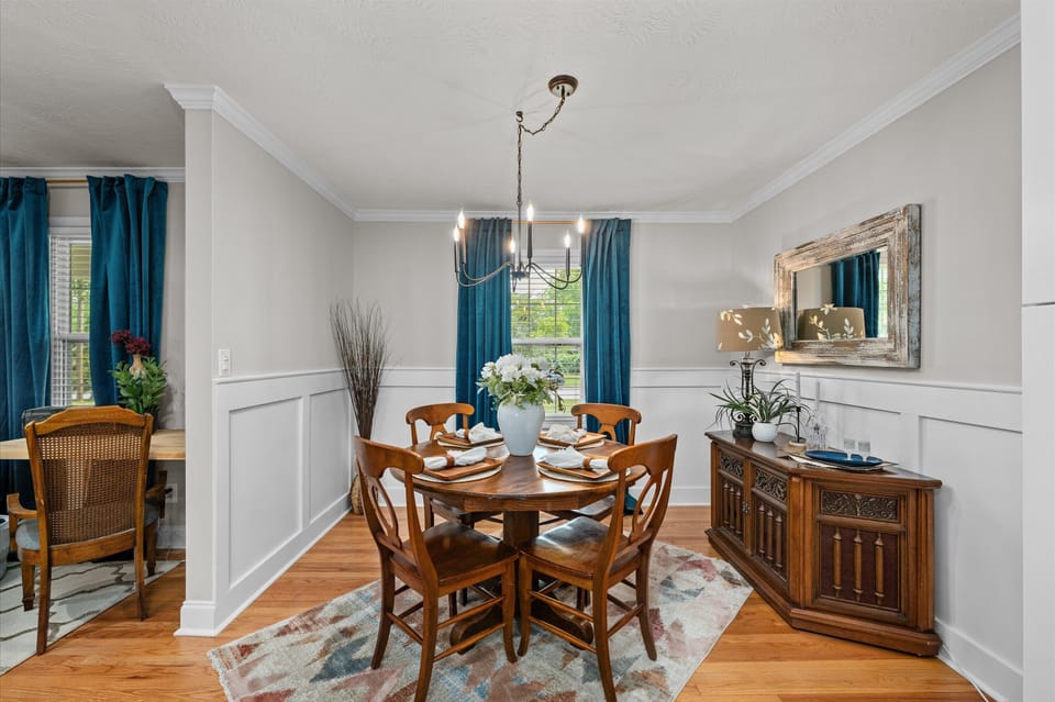 Dining table that seats 4 