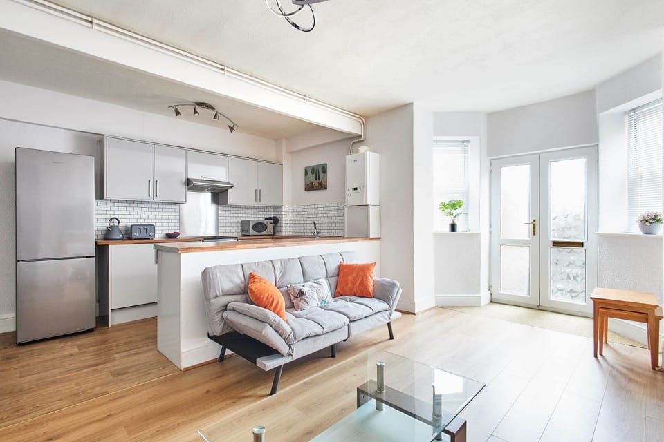 Trinity Road Apartment, Scarborough - Host & Stay