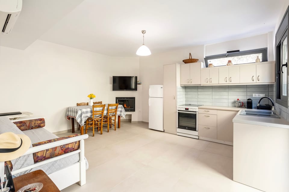 odern Open-Plan Kitchen and Dining Area