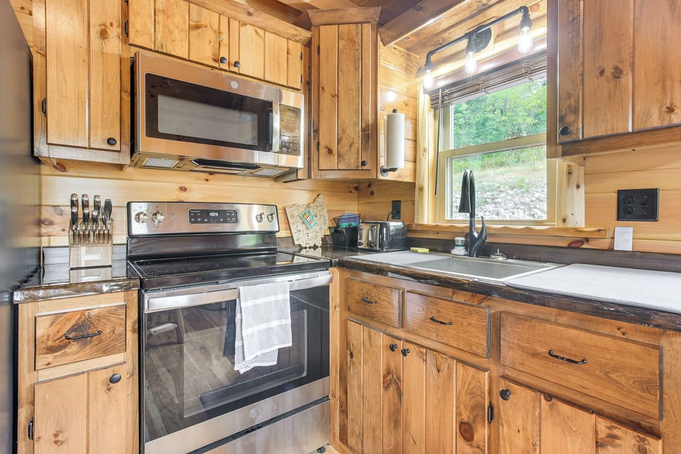 Kitchen | 1st Floor | Cooking Basics | Microwave | Toaster | Knife Set