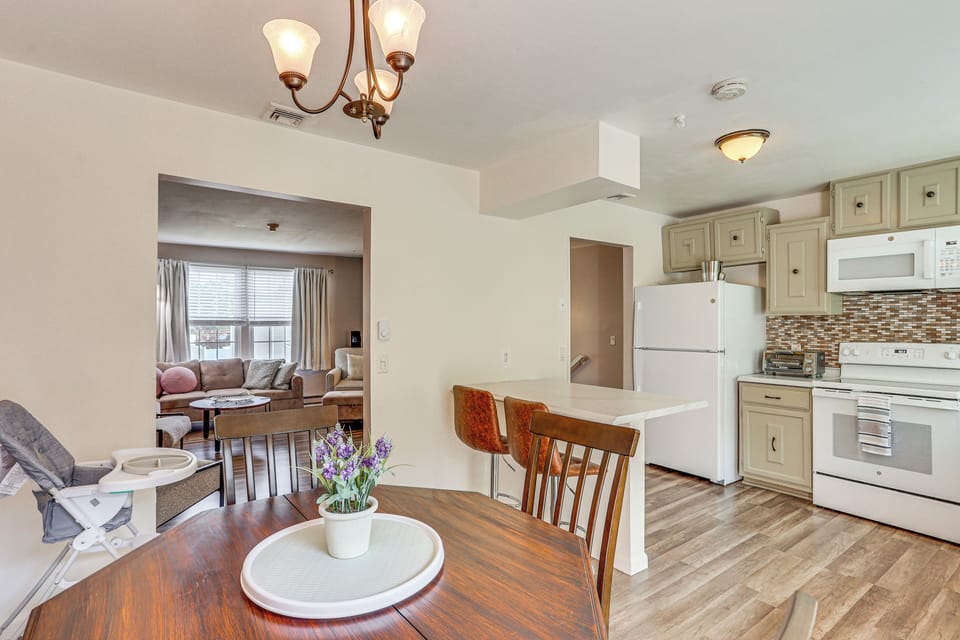 Dining Area | Kitchen | Dishwasher | Upper Level