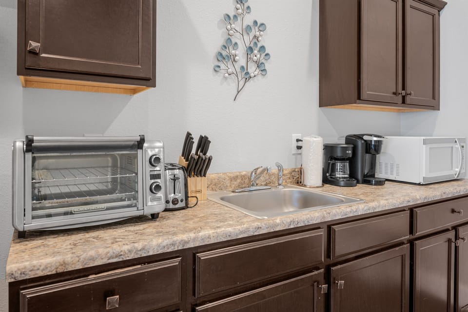 Downstairs kitchenette—perfect for snacks, drinks, or giving teens and grandparents their own space without heading upstairs.