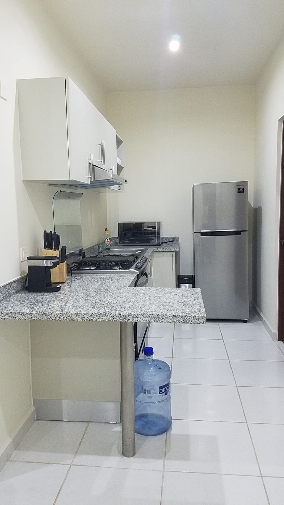 Kitchen, functional and well equipped.