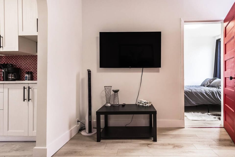 Smart TV with Amazon Prime, Disney+, Netflix.