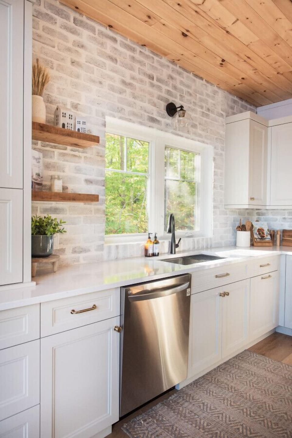 Fully equipped kitchen including dishwasher and bar fridge