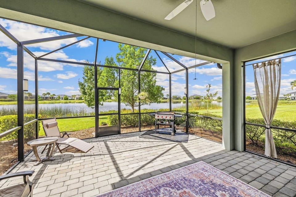 Blackstone Grill and Screened Rear Lanai