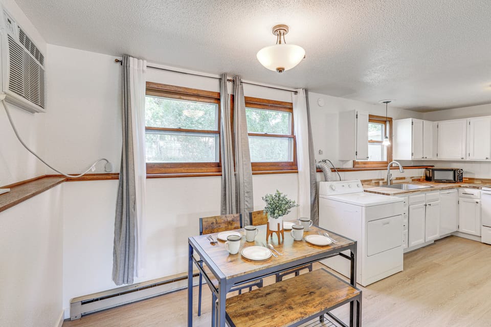 Dining Area | Dishware & Flatware Provided