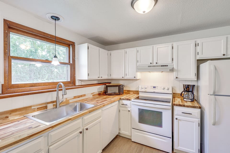 Kitchen | Drip Coffee Maker | Toaster | Cooking Basics | In-Unit Laundry
