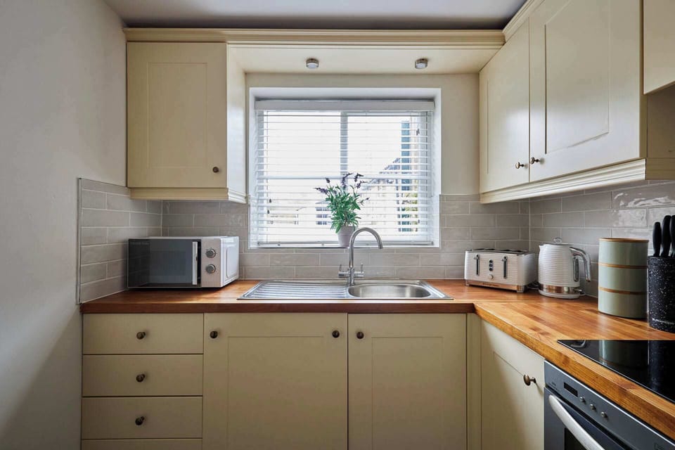Byre Cottage, Hutton-Le-Hole - Host & Stay