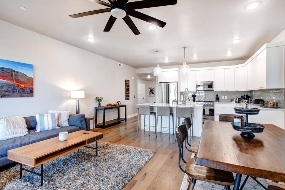 Mayflower Lakeside 103-21 by Moose Management