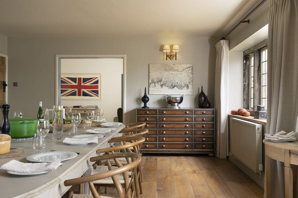 Keepers Lodge Dining Room - StayCotswold