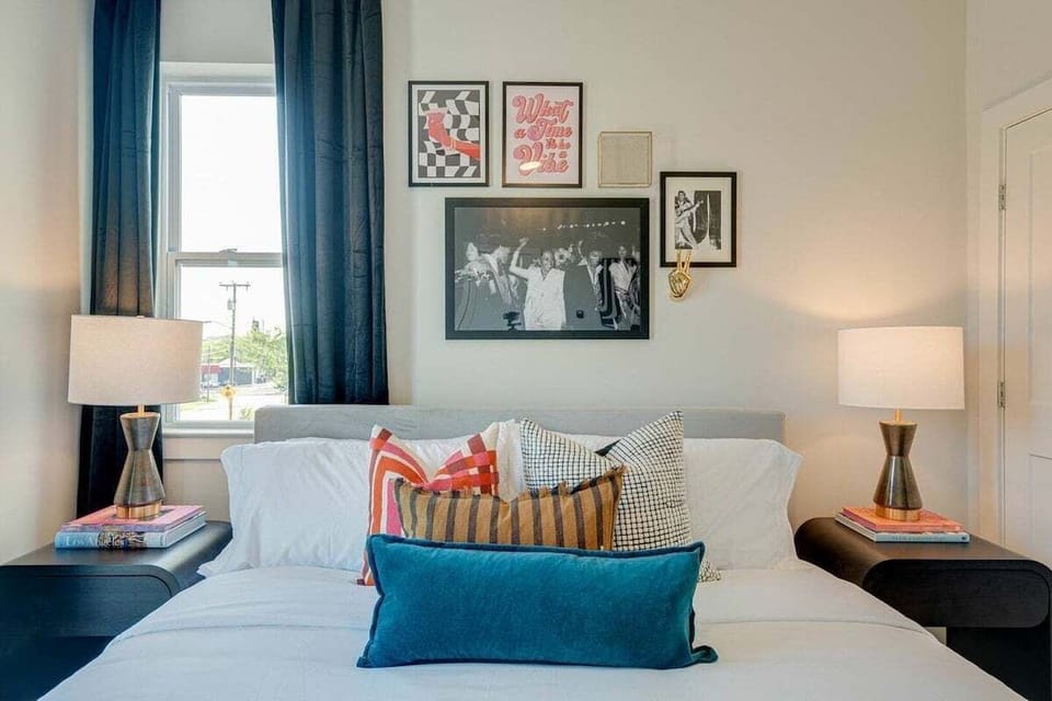 5623 - 4th bedroom with King bed, designer furnishings, closet, and en-suite bathroom.