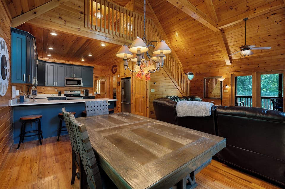 Escape to Dreamcatcher - Dining Table