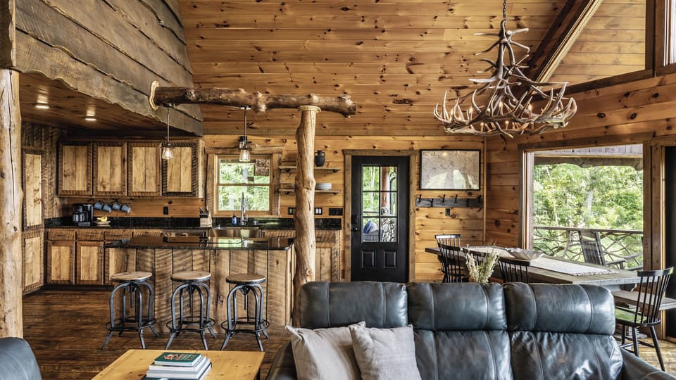 Lookout Lodge - Living Room