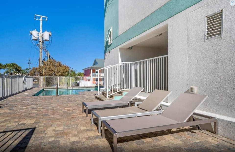Pool deck