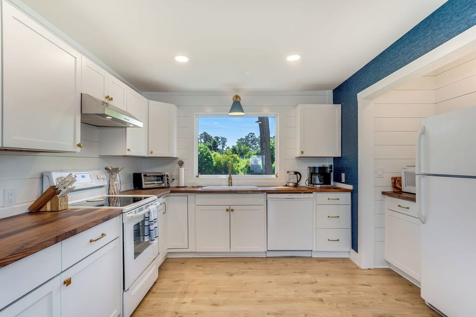 Well-stocked Kitchen with all the comforts of home.