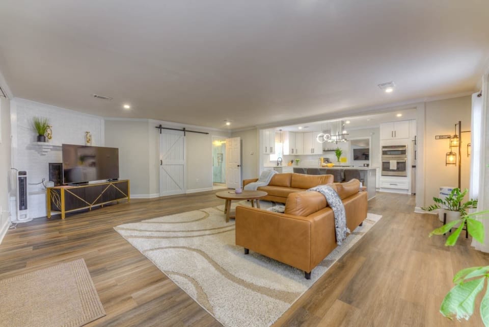 large family living space off the kitchen 
