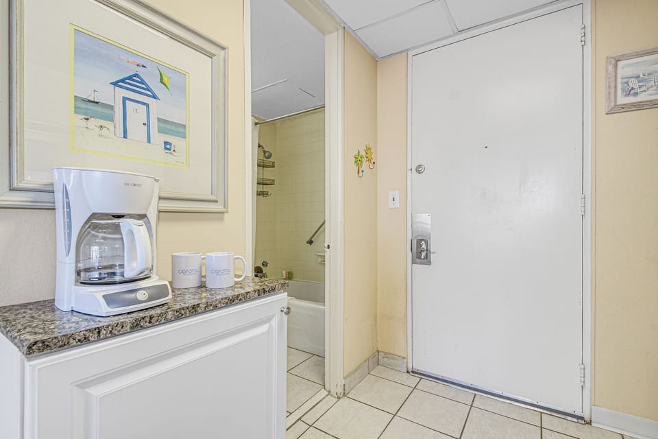 The studio is designed to comfortably accommodate up to 4 guests