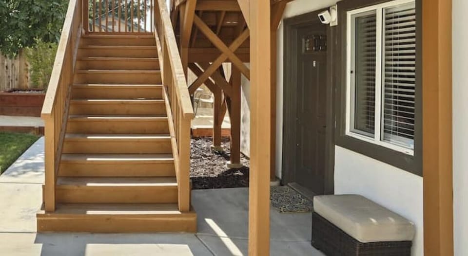 Convenient ground floor entrance for easy access in and out. 
