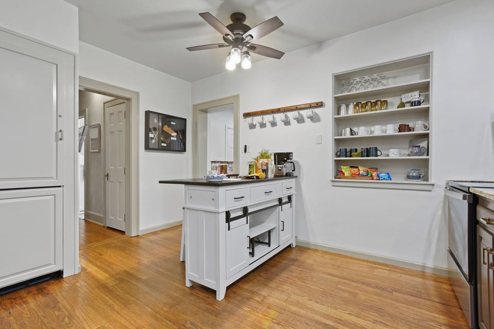 Step into our fully-stocked kitchen any master chef in your group is sure to love!