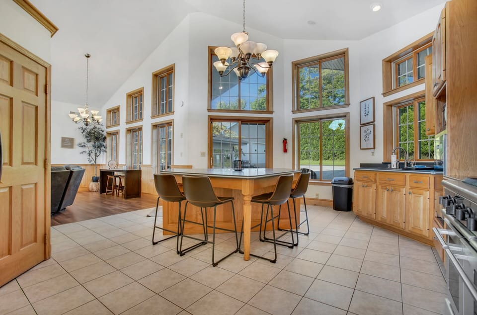 Beautiful island space to gather around while preparing your evening meal!