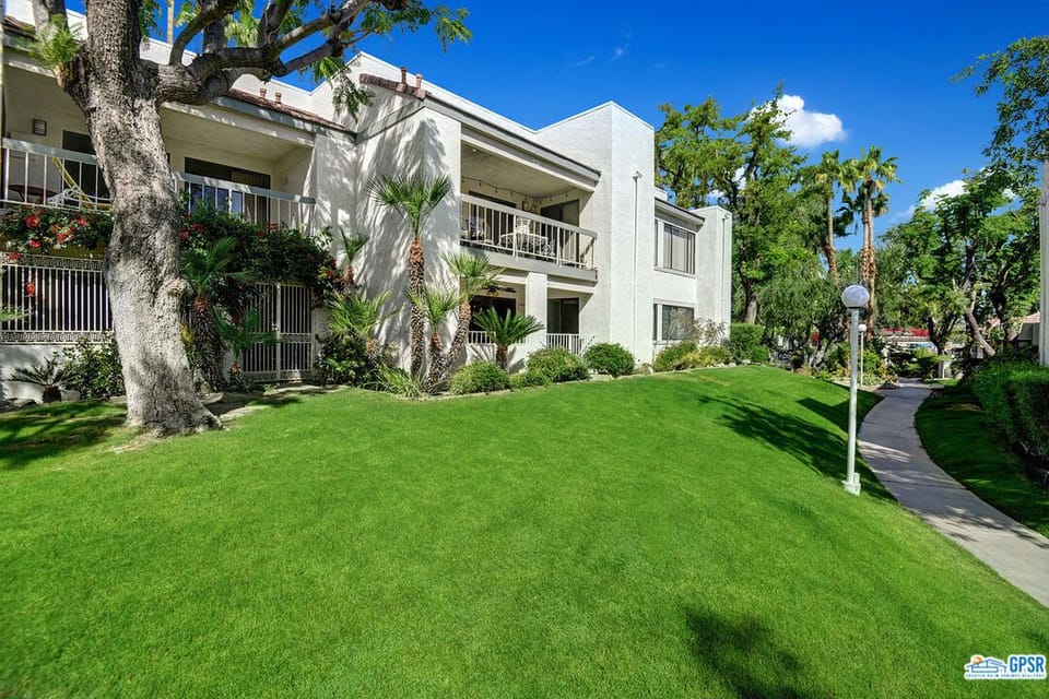 Welcome to our Slice of Paradise!
