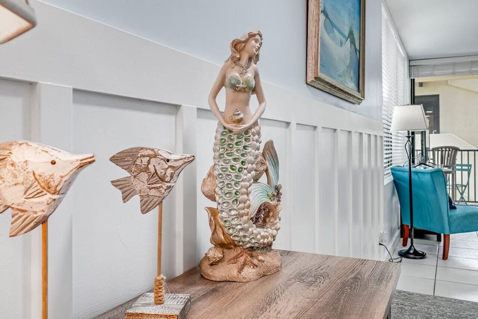Excellent Decor throughout the Condo!