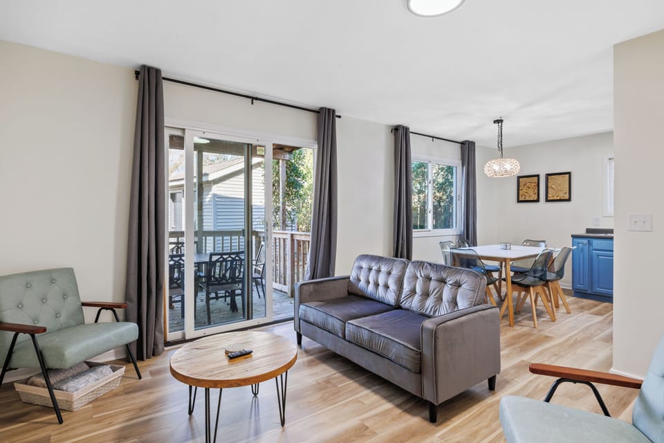 Living room in bottom unit with TV