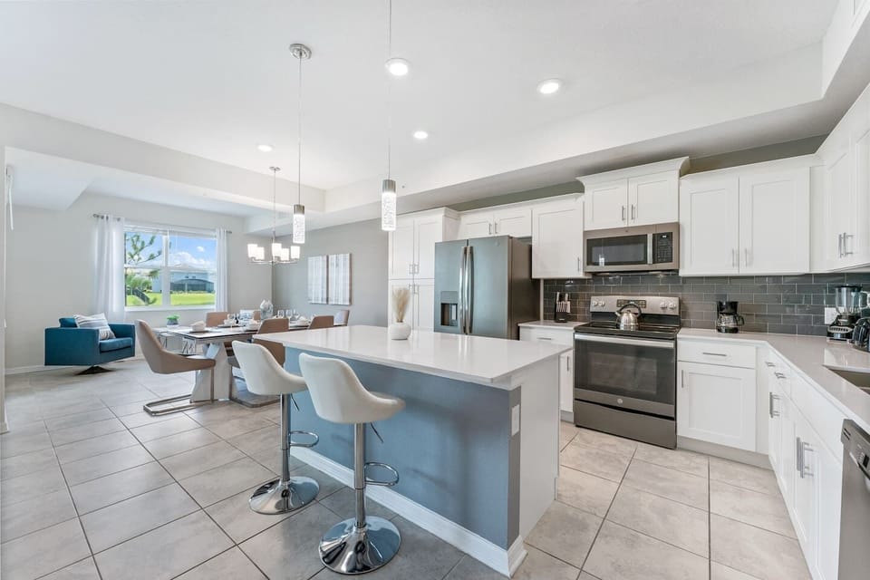Kitchen Bar #Disney #Parks #kingdom #springs #StoreyLake #resort #Apartment #Vacation #Rental #waterpark #Kissimmee #Orlando #universal #citywalk