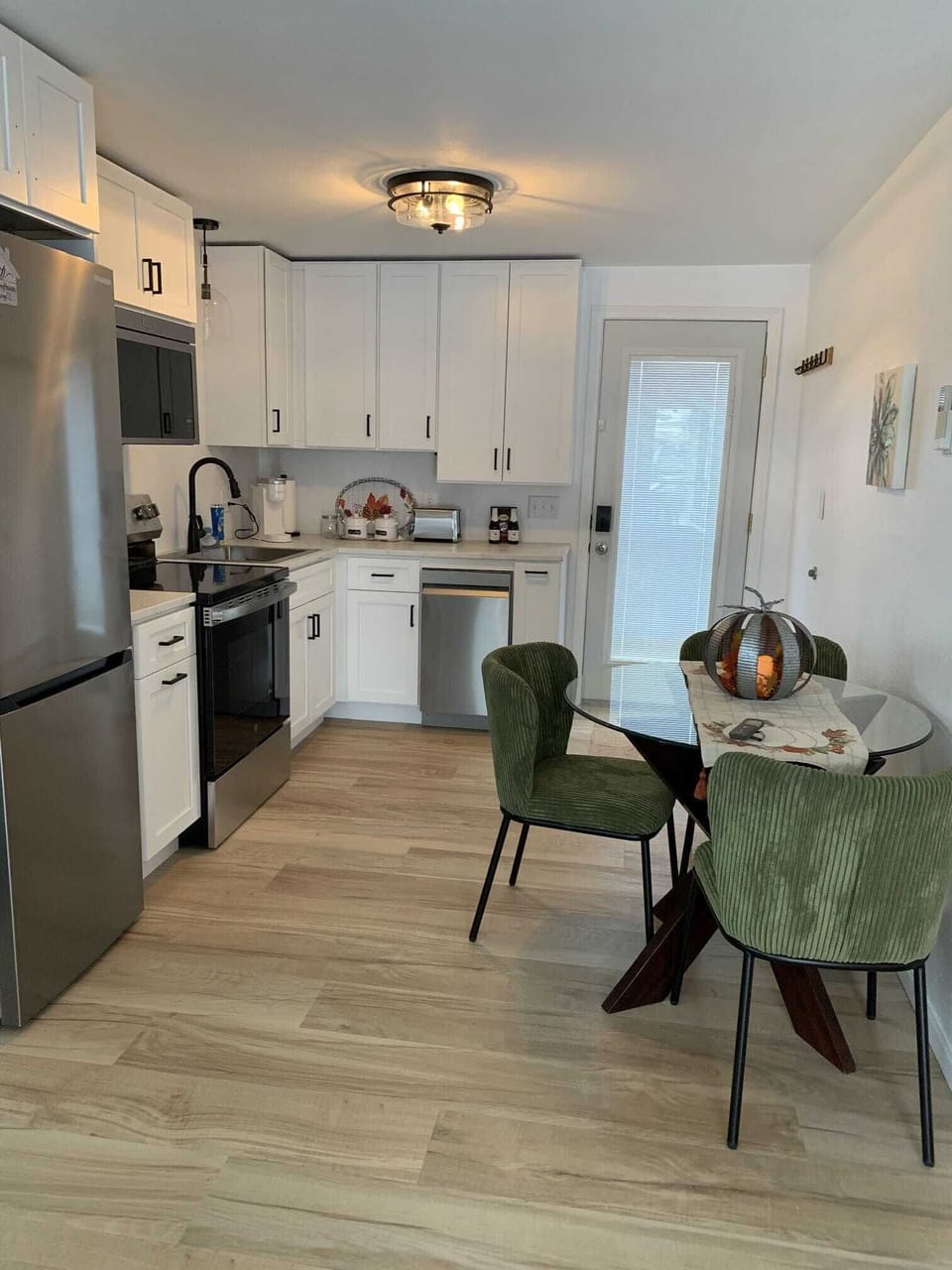 Seating for 3 in the dining room with a 4th chair located in the bedroom.