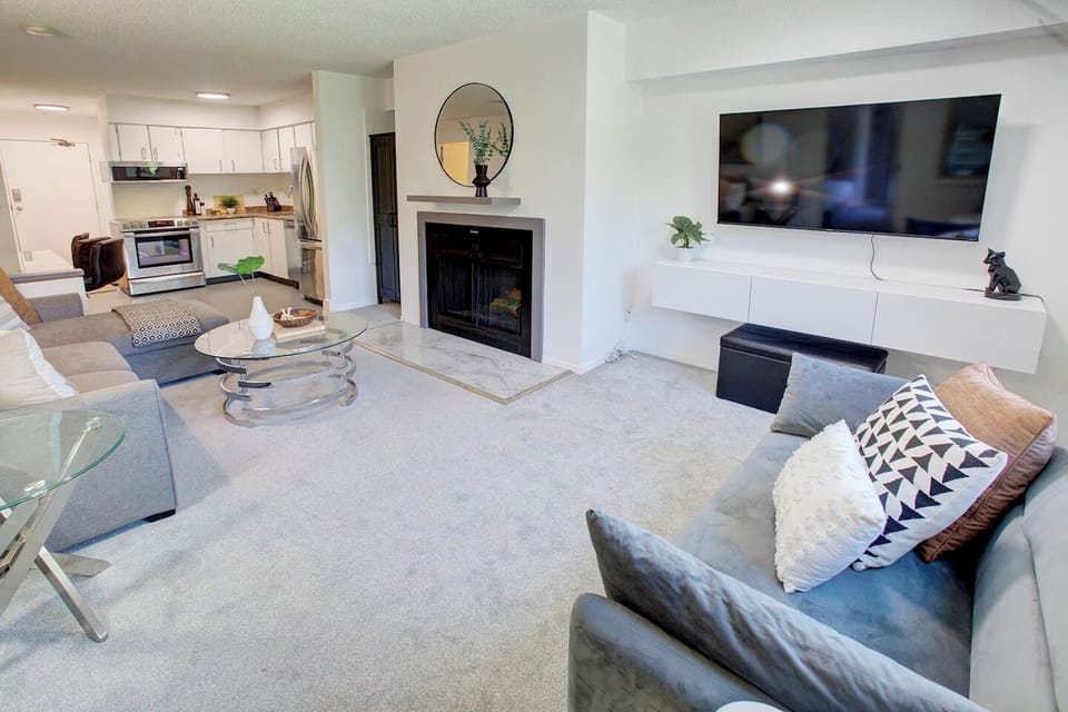 Beautiful, fresh and spacious living room for relaxing in after a long day on the hill. The wood burning fireplace provides a great ambiance for all guests.