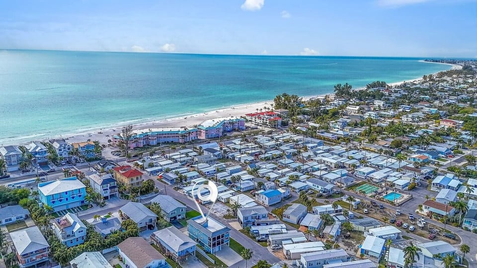 Stay close to everything Bradenton Beach has to offer.