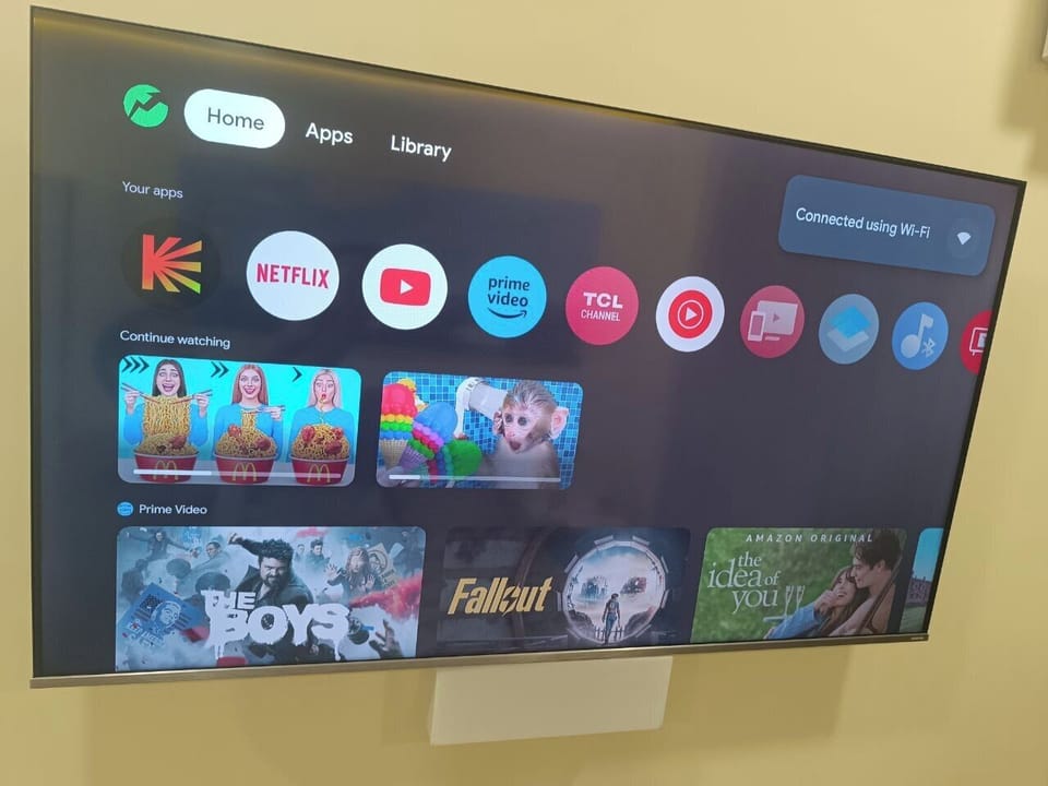 Entertainment system with built in chromecast
