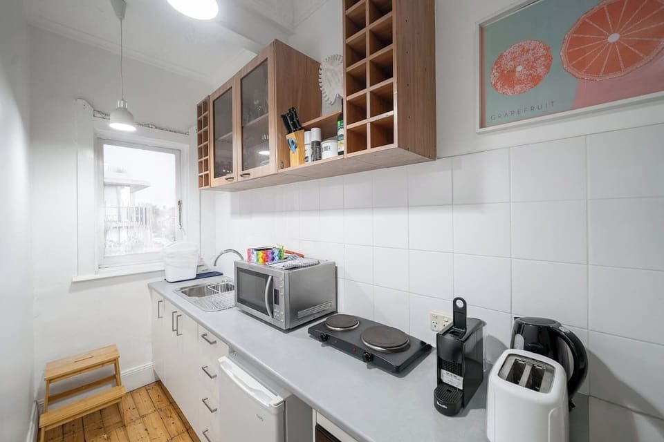 Whip up a light meal in the kitchen, equipped with a fridge, oven and microwave.

