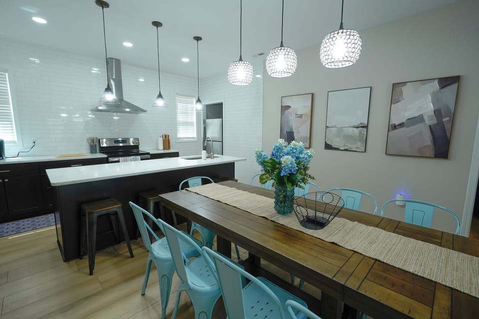 Dining room table equipped for 10 guests. 