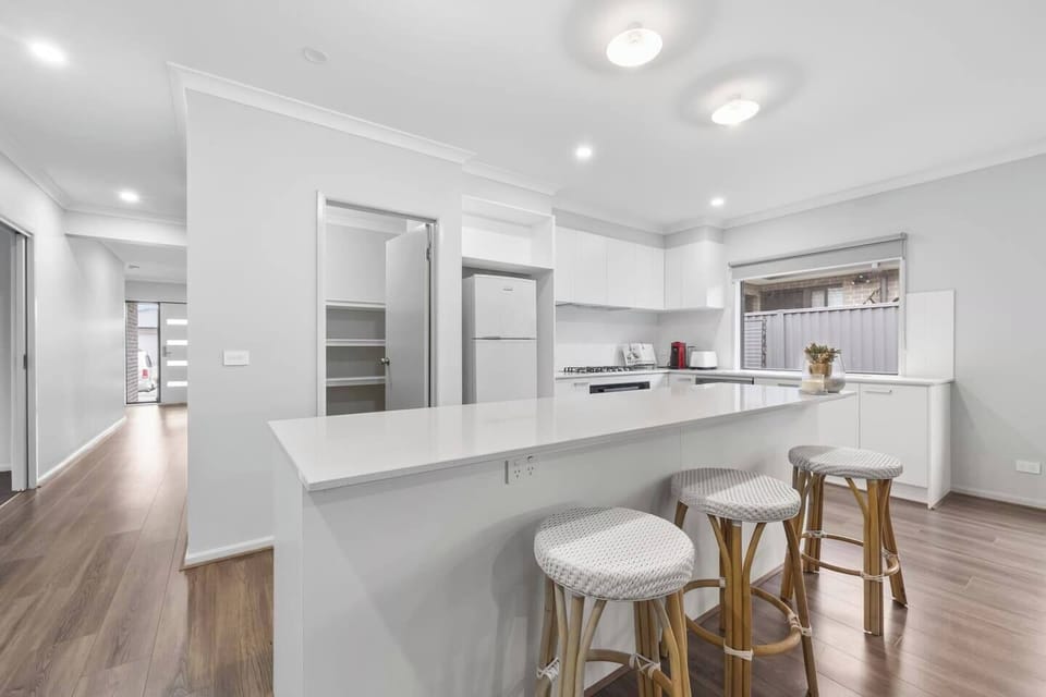 
This light-filled kitchen is an amateur chef’s dream with all modern appliances and plenty of space to experiment. 
