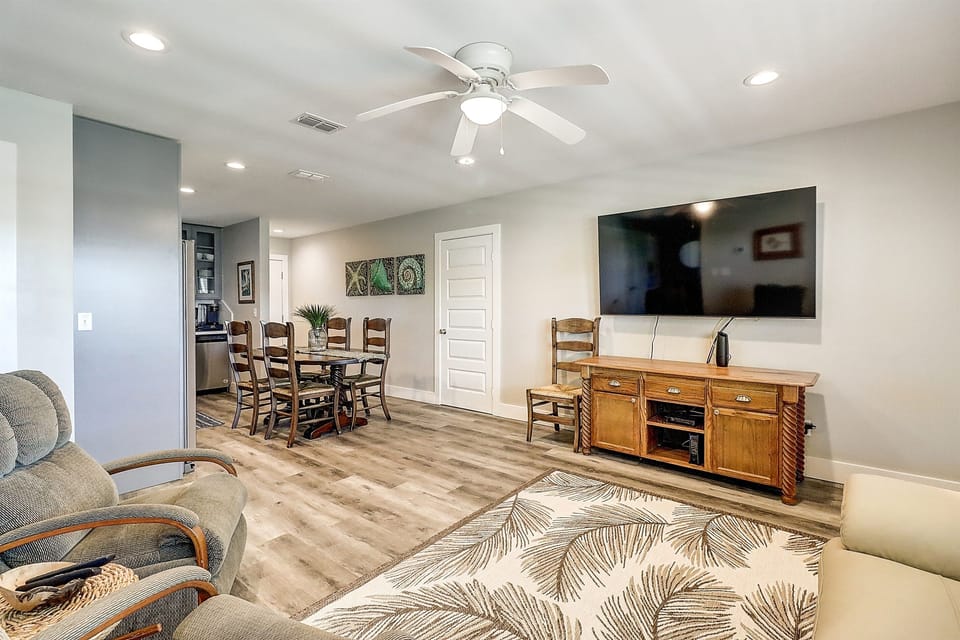 Living & Dining Area