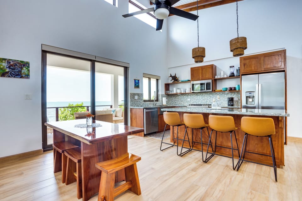 Full kitchen and dining