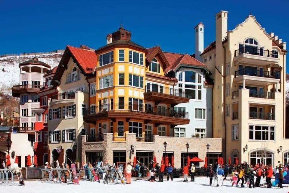 The Arrabelle is conveniently located only moments from the Eagle Bahn Gondola