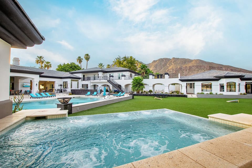 Enjoy beautiful views of Camelback Mountain from the hot tub!